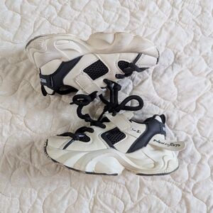 SHEIN Kids Black and Cream Sneakers